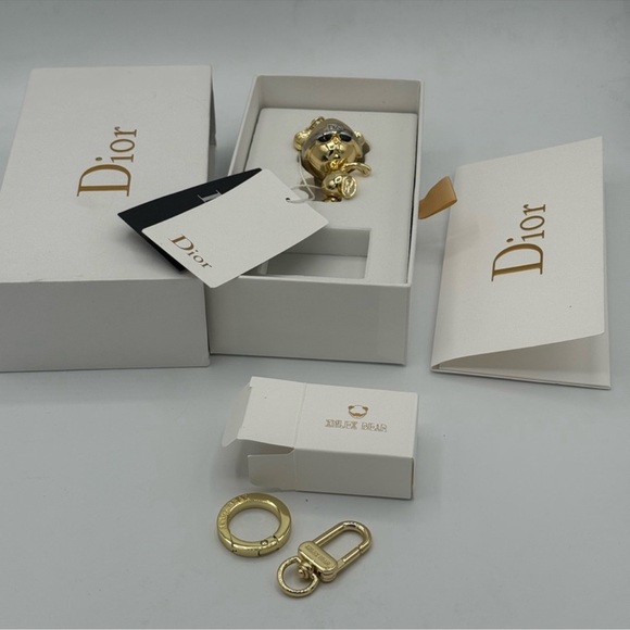 Christian Dior Inlex Bear Keychain Bag
Charm
NWT & Box! - Picture 9 of 13